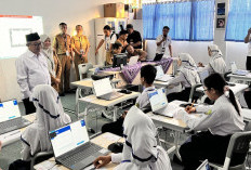 Mendikdasmen Pantau TKA SMP Hari Pertama, Ingatkan Guru Jaga Kejujuran Siswa