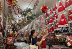 Penjualan Pernak-pernik Natal di Samarinda Naik hingga 50 Persen