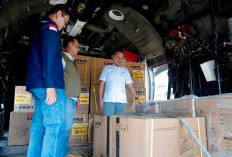 Bahlil Pastikan Listrik Menyala di Tenda Pengungsian Sumatera, 1.000 Genset dan Ribuan Kompor Gas Dikirim