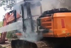 Ekskavator Terbakar di Kampung Empas, Damkar Masih Selidiki Penyebab Kebakaran
