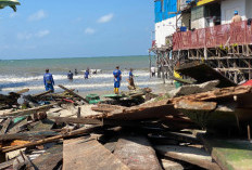 Rumah di Pesisir Pantai Balikpapan Roboh Dihantam Gelombang Besar, 17 Warga Terdampak 