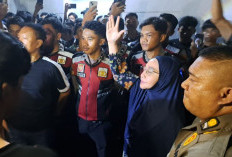 Listrik Padam Akibat Faktor Alam, Bupati Berau Temui Ratusan Massa dan Sampaikan Permohonan Maaf