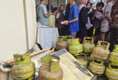 Ratusan Warga Tanah Grogot Serbu Pasar Murah di Outlet Pangan