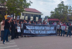 Aksi Solidaritas di Depan Kantor PN Tanah Grogot, Suarakan Pembelaan terhadap Misran Toni 