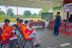 Tingkatkan Kualitas Tenaga Kerja Lokal, Disnakertrans Kukar Bekali 10 Tenaga Kerja Mandiri di Muara Wis