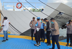 KM Dharma Kartika IX Miring di Pelabuhan Semayang Balikpapan, 4 Orang Luka, 1 Kritis Terjepit Kendaraan