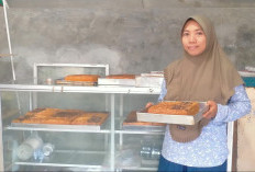Bangkit dari Keterbatasan, Usaha Kue Tantiningsih Mampu Topang Ekonomi Keluarga Berkat Sinergi Holding UMi