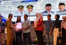 Perkuat Perlindungan Produk Lokal, Pemkab Kutim Serahkan Sertifikat HKI kepada 121 UMKM 