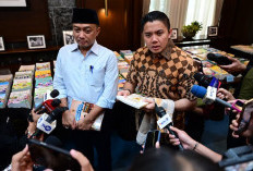 Prabowo Perintahkan Evaluasi Buku Pelajaran SD-SMA: Tulisan Kecil, Bahan Mudah Rusak