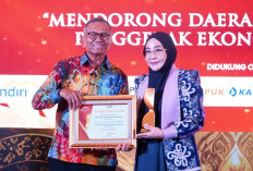 Masa Sulit, Hadirkan Kepala Daerah Istimewa: Bupati Berau dan Wali Kota Samarinda Raih Disway Award 2026