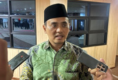 Idham Terjun ke Muara Kaman, Temukan Jalan Rusak Parah dan Aspirasi Mendesak Warga