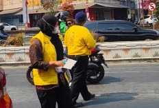 Harum Center dan Komunitas Anak Muda Samarinda Bagikan 20 Ribu Masker di Tengah Kabut Asap