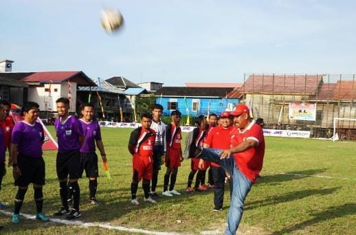 Gelar Turnamen Bola di Liang Ulu, Bupati Kukar Harapkan Dampak pada Ekonomi Warga