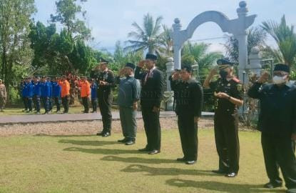 Peringati Hari Pahlawan, Ketua DPRD Kukar Kunjungi Makam Pahlawan