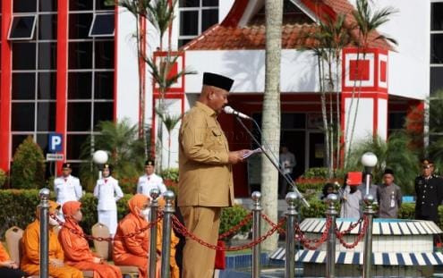 Peringati Hari Pahlawan, Bupati Edi Bantu Janda Veteran