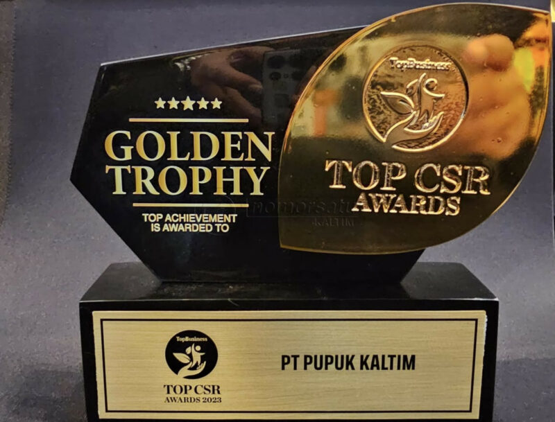 Terbaik 3 Tahun Berturut, Pupuk Kaltim Raih Golden Trophy TOP CSR Awards 2023