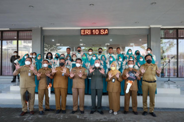 Pemprov Kaltim Bantu Dua Unit Bus untuk SMAN 10 Samarinda