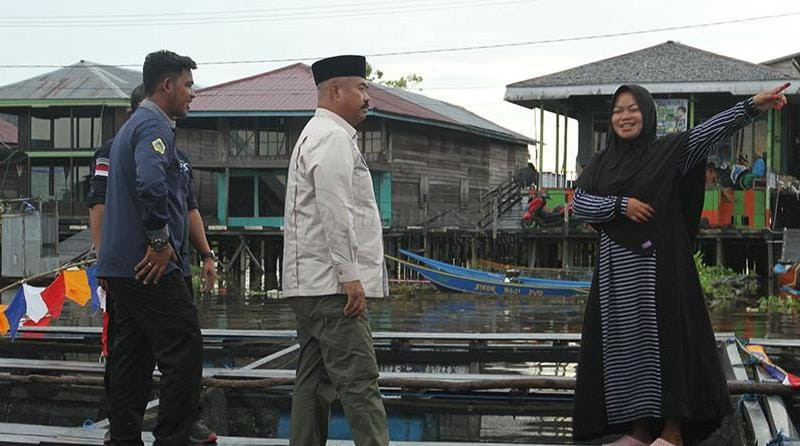 Bupati Kukar Serahkan Bantuan 40 Keramba Ikan di Desa Melintang