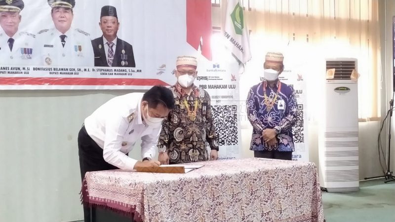 Bupati Mahulu Keluhkan Jaringan Internet pada Penandatanganan MoU dengan BanKaltimtara