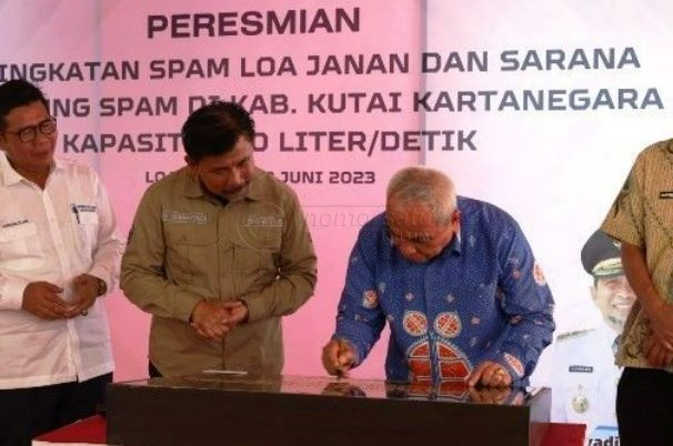 Gubernur dan Sekda Kukar Resmikan Peningkatan Layanan SPAM di Loa Janan Ulu