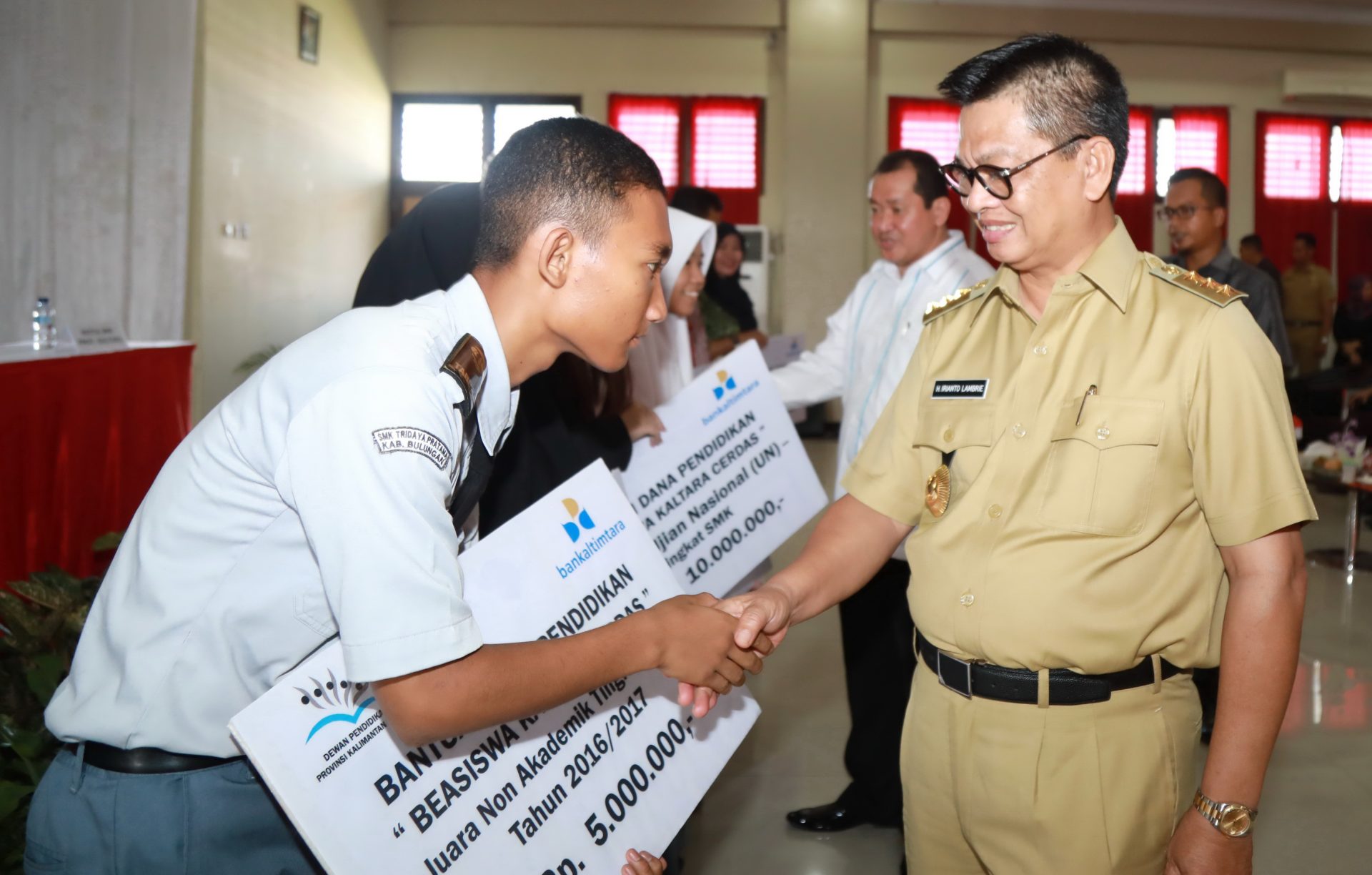 Beasiswa Mahasiswa Lokal 1.060 Orang