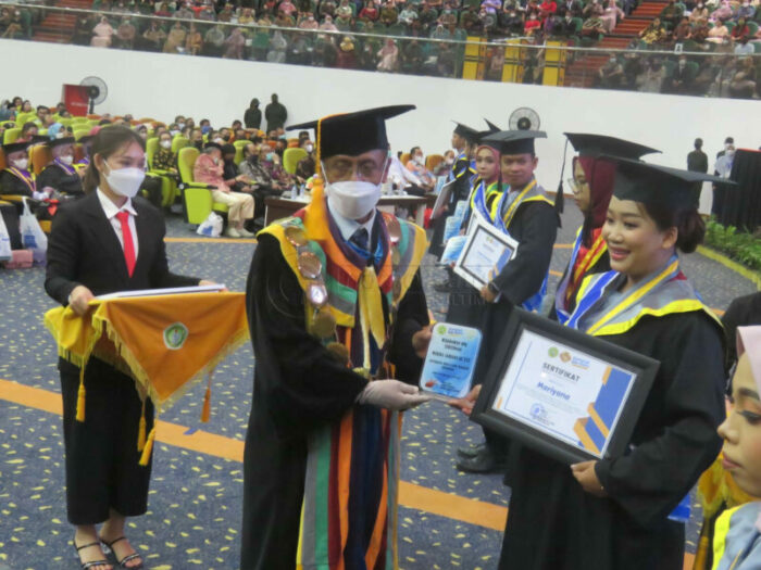 UWGM Samarinda Lulusakan 532 Mahasiswa, Prosesi Wisuda Dirangkai Diesnatalis yang Ke-30