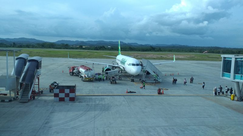 Bersabarlah Air Asia, Kapasitas Runway APT Pranoto Terbatas