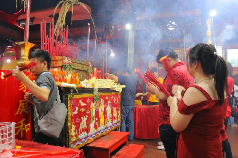 Cap Go Meh Serba Merah di Kelenteng Thien Le Kong