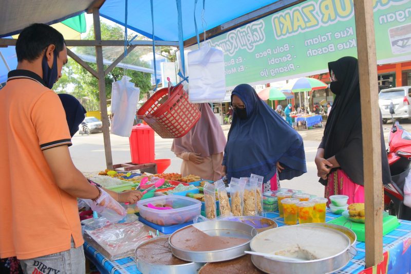 Dilema Antara Wabah dan Kebutuhan Ekonomi, Pedagang Takjil Tetap Ramai