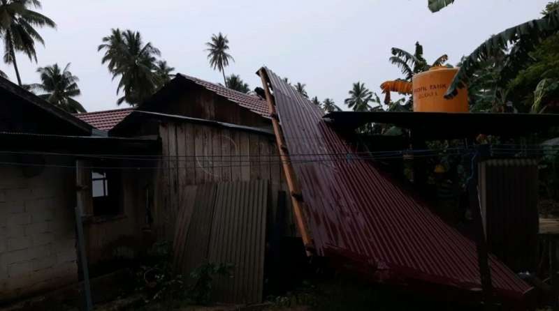 Rumah Rusak, Kapal Karam