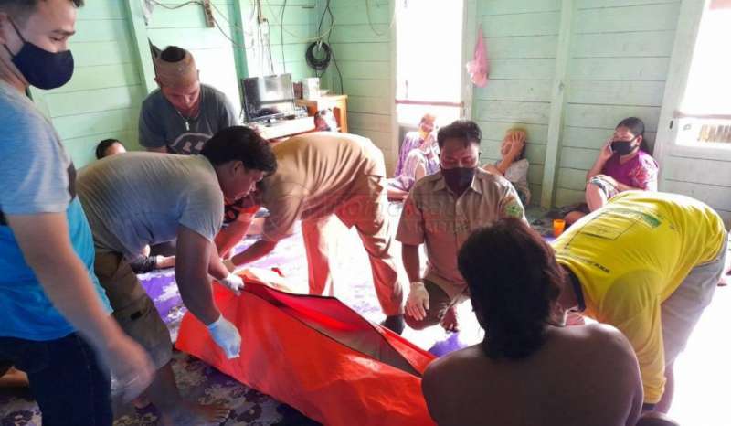 Tewas Gantung Diri di Belakang Rumah