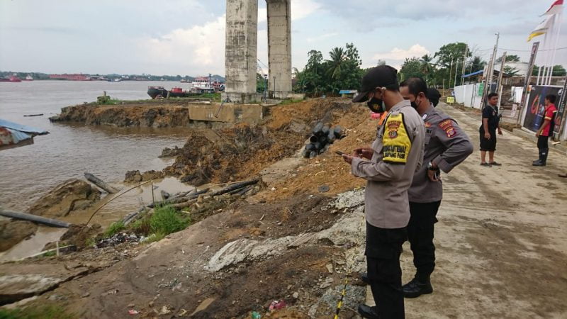 Abrasi Sungai Mahakam, 2 Pemancing Terseret Satu yang Selamat