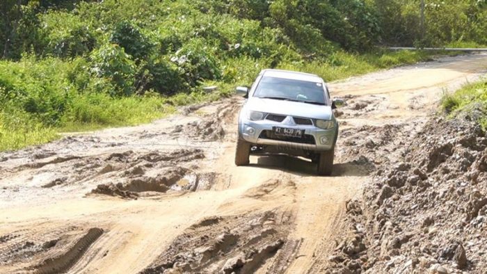 Sanksi Tumpul, Jalan Umum Rusak Berat