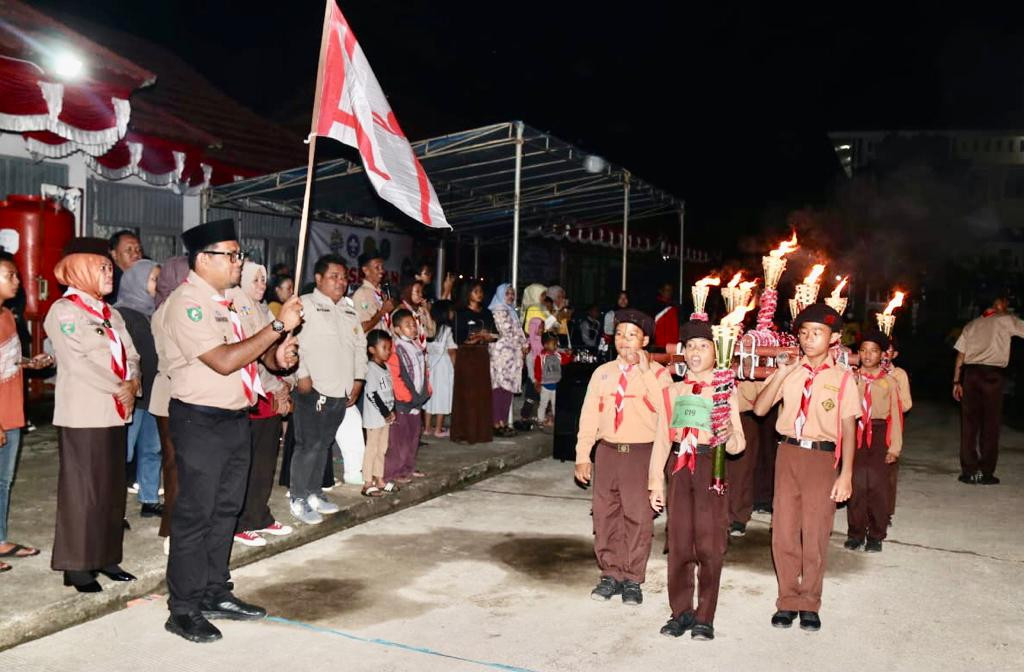 Peringati Hari Pramuka, Kwarran Sangatta Utara Gelar Pawai Obor