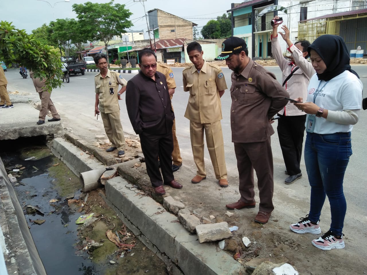 Pekerjaan Trotoar Jalan Jenderal Sudirman Tanjung Laut Dianggap Lambat