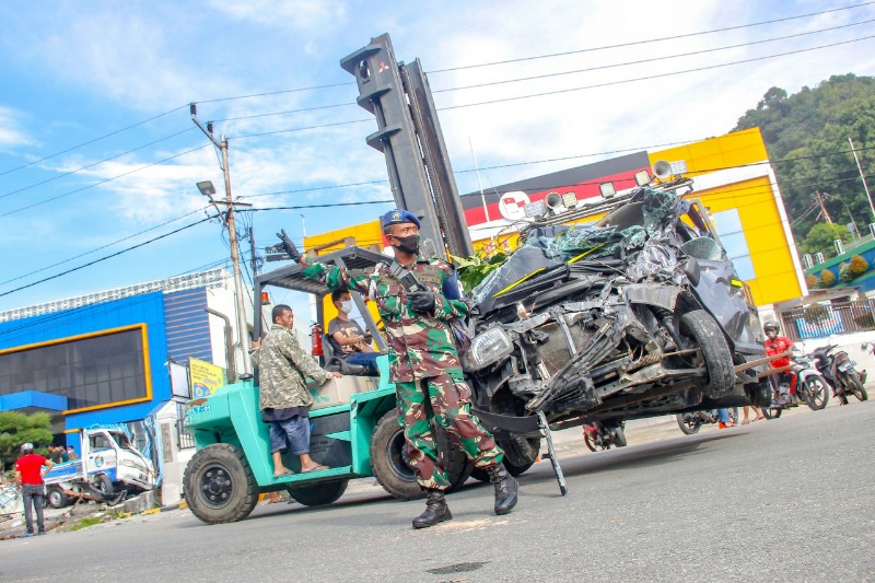 Polisi Gelar Olah TKP Kecelakaan Truk di Balikpapan