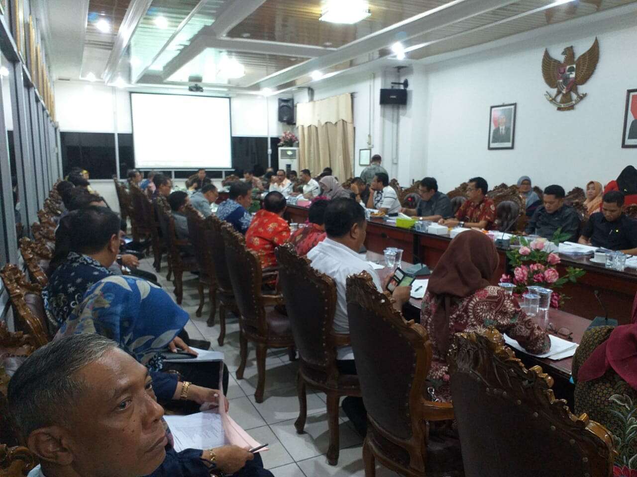 Dikebut, DPRD-Pemkot Balikpapan Bahas APBD Perubahan hingga Malam