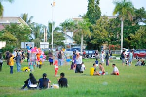 Penyekatan Sosial Dilonggarkan, Lapangan Merdeka Balikpapan Ramai