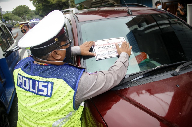 Puluhan Kendaraan di Balikpapan Diberi Stiker Peringatan