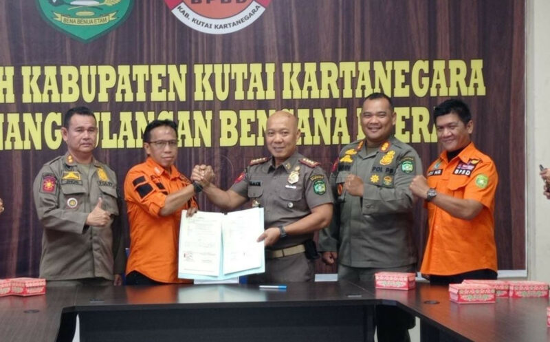 BPBD dan Satpol PP Kukar Teken PKS, Jalankan Amanah Bupati untuk Saling Koordinasi