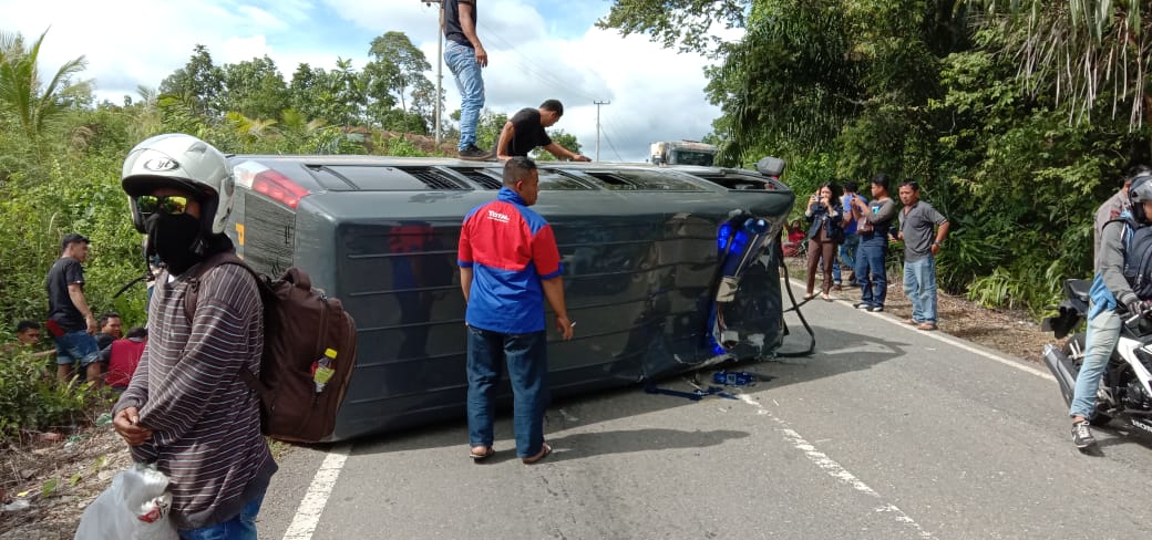 Mobil Polres Kubar Kecelakaan di Kota Bangun, Petugas dan Tahanan Luka