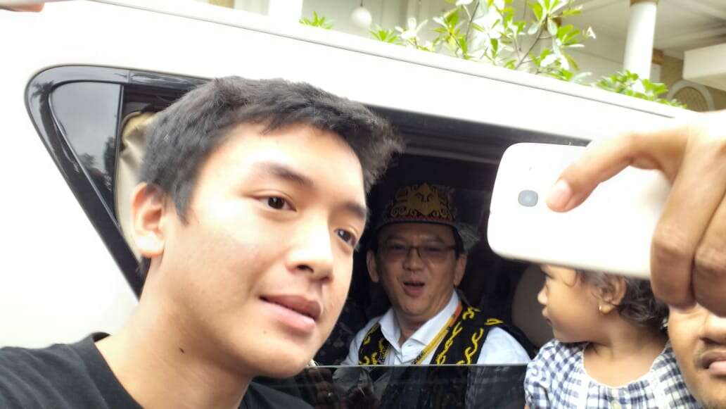 Warga Berebut Foto, Ahok: Jangan Jadikan Saya Gosip