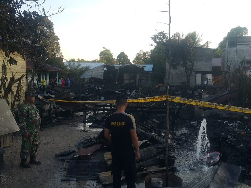 Tiga Rumah dan Sarang Walet Jadi Arang