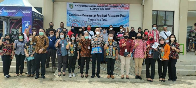 Bayar Retribusi melalui Layanan Nontunai, TP2DD Kubar Sosialisasi ke Padagang Pasar