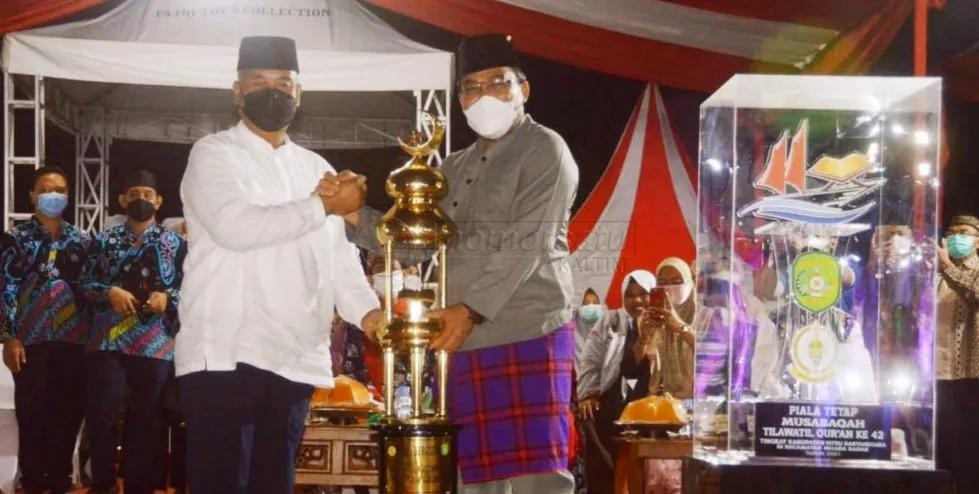 Bupati Beri Apresasi, Kafilah Kecamatan Tenggarong Pertahankan Juara Umum MTQ Ke- 42