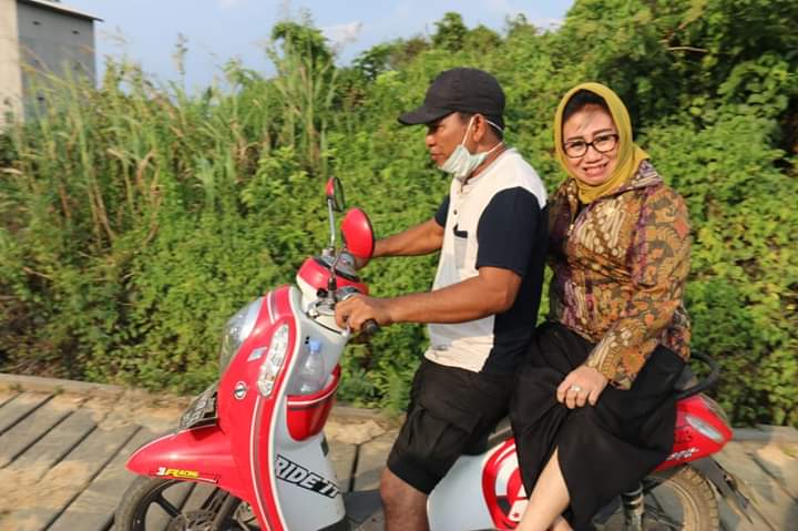 Perempuan di Pusaran Pilkada (3); Menurut Encek UR Firgasih Bukan Dinasti, Tapi Prestasi