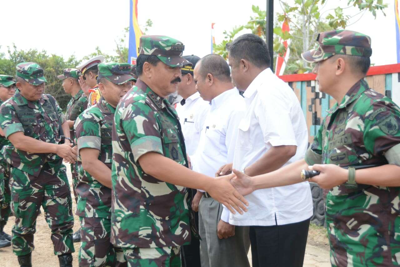 Panglima TNI Tinjau Pembangunan Puslatpur di Amborawang