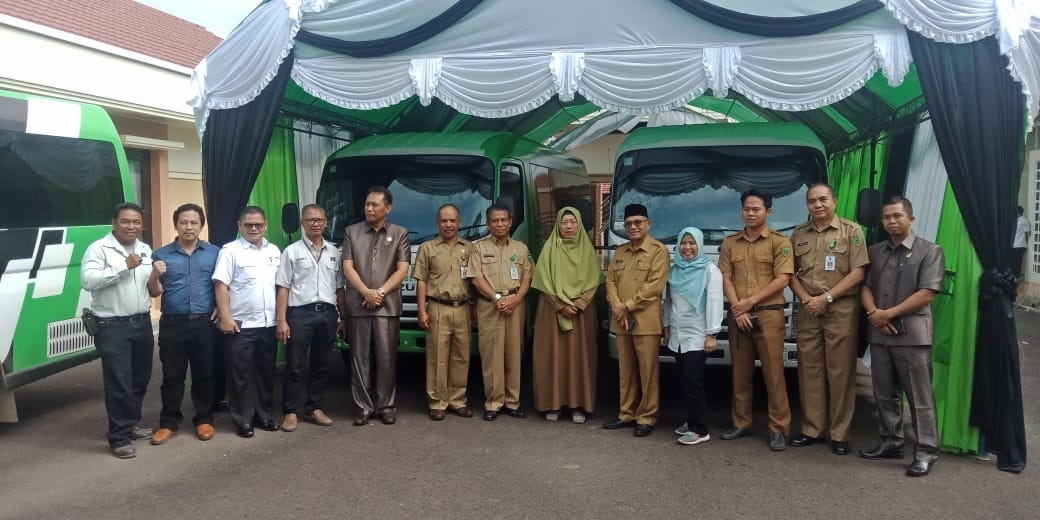 PT BC Serahkan Tiga Bus Sekolah untuk Dua BUMK