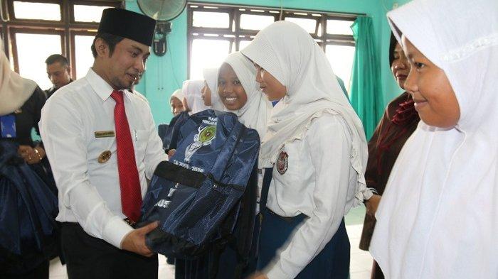 Semua Siswa Baru di PPU Dapat Seragam Gratis