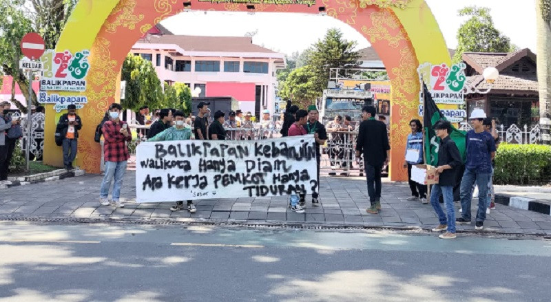 Aksi HMI: Balikpapan Kebanjiran Wali Kota Diam